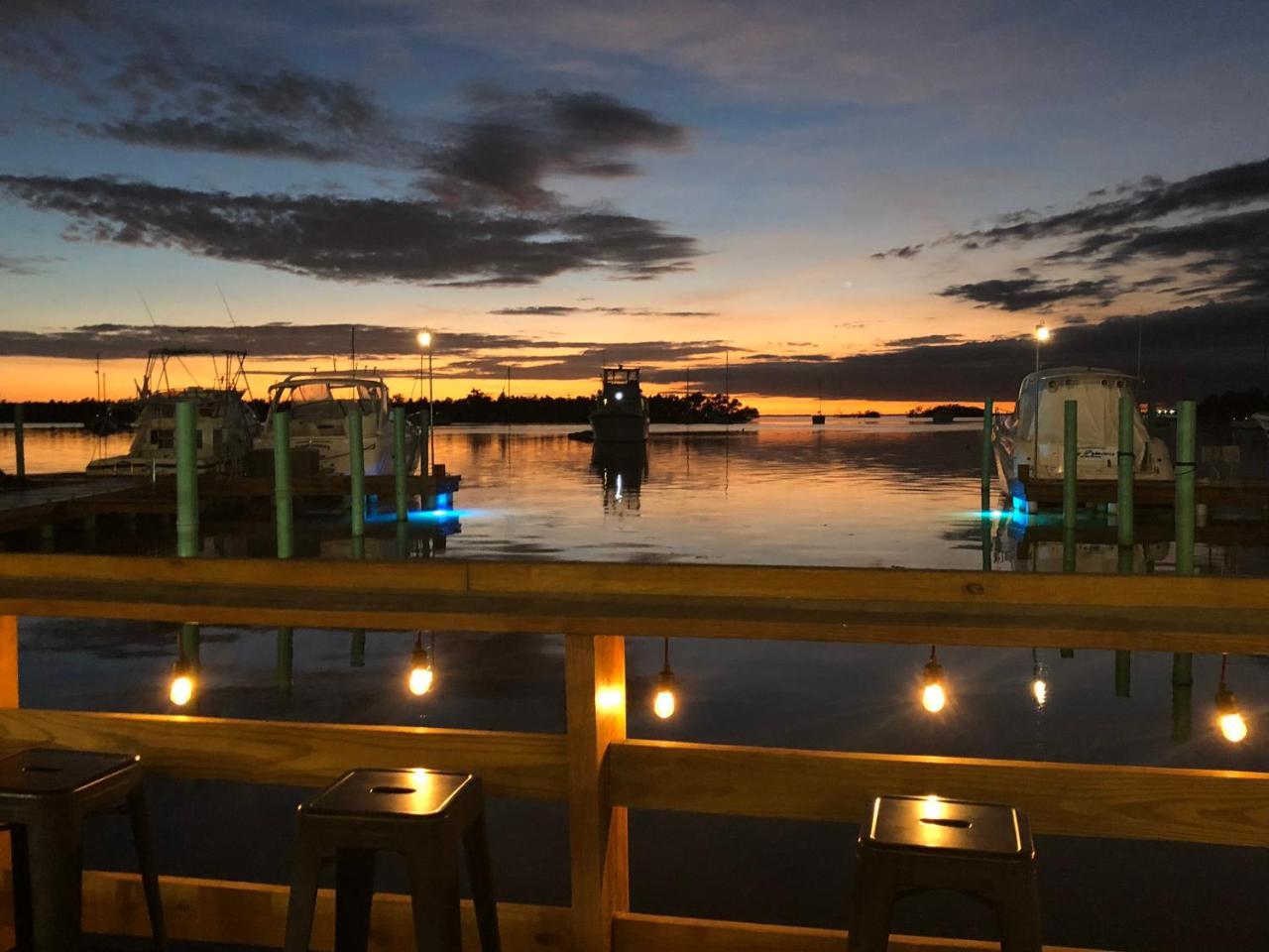 Full Moon Hotel & Restaurant ซาลินาส ภายนอก รูปภาพ